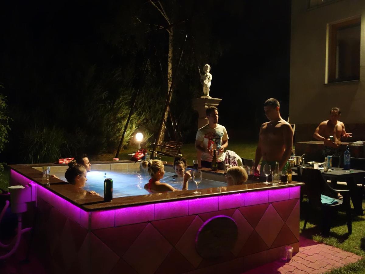 Pilis Hills View Deluxe House With Pool & Ac Near Bp Pilisszentivan Exterior foto